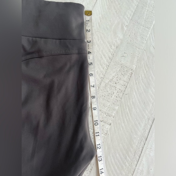 Athleta HEADLANDS HYBRID MOTO TIGHT 25" Leggin Arbor Olive in Size 14P - Picture 9 of 10